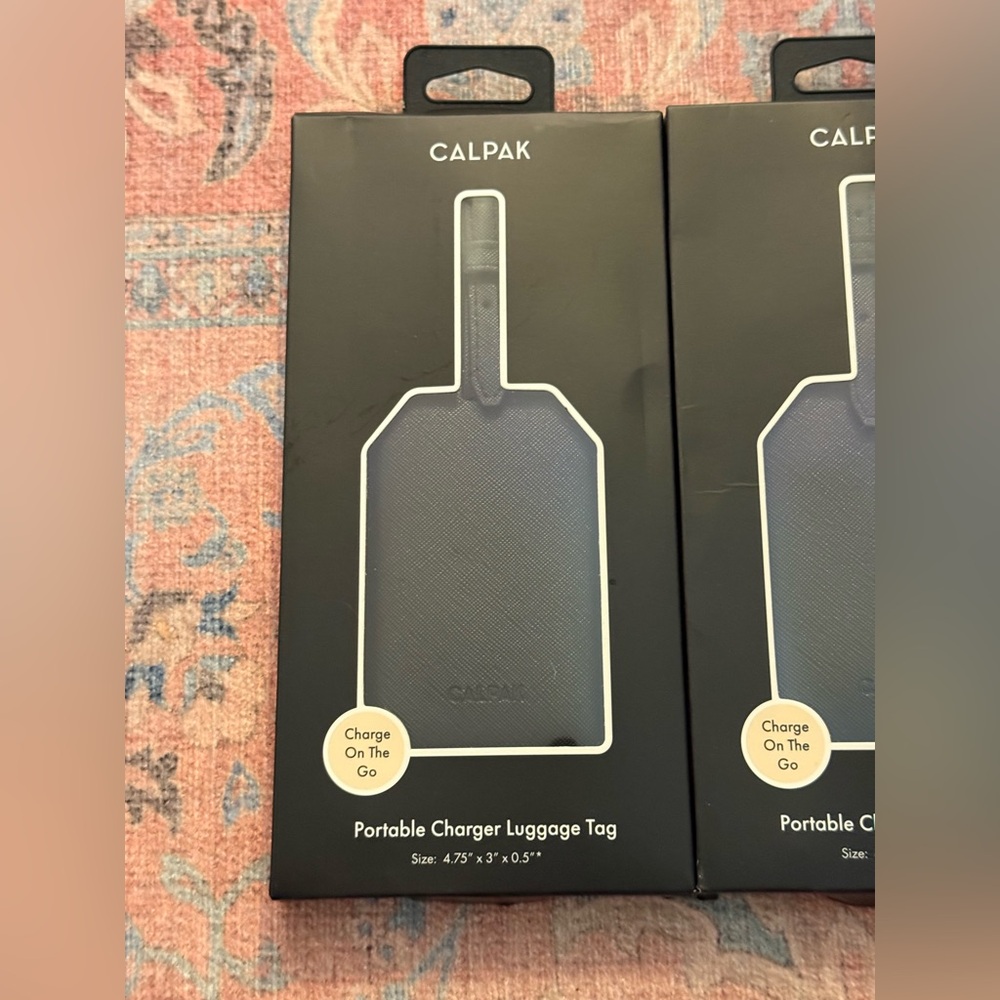 CALPAK Black Charging Luggage Tag - Picture 5 of 9